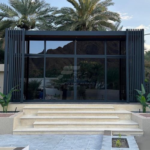 غرف زجاجية عصرية تضيف فخامة حقيقية لمنزلك